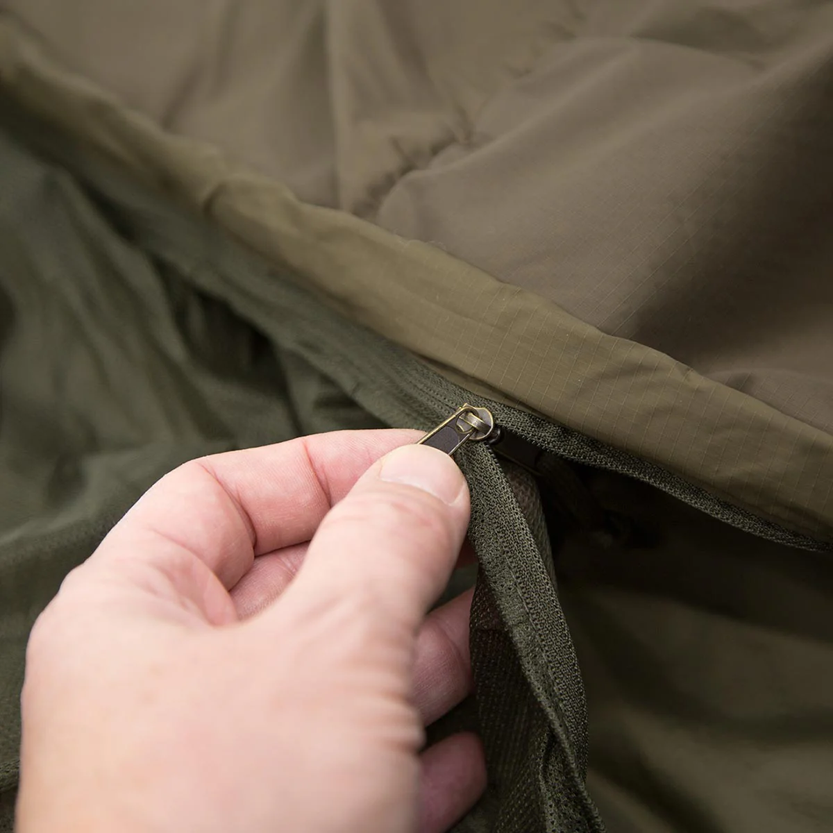 Carinthia Tropen Sleeping Bag with Mosquito Net Olive - Image 7
