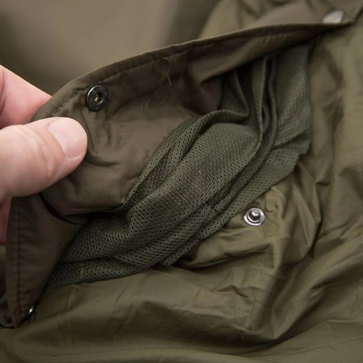 Carinthia Tropen Sleeping Bag with Mosquito Net Olive - Image 9